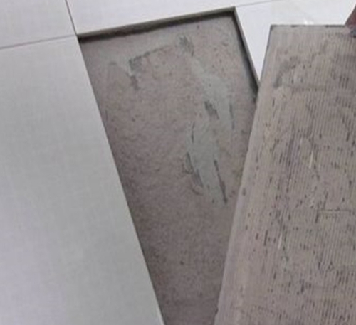 大同瓷砖空鼓维修公司分享瓷砖铺贴时如果打浆（即涂抹在瓷砖背面和基层上的砂浆或瓷砖胶）过少，会带来以下问题